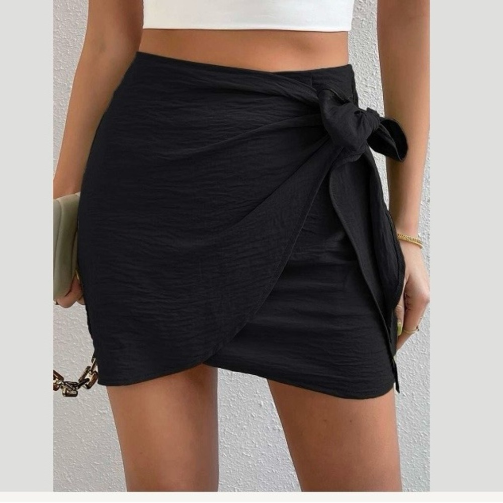 Women’s Black Tie-Side Mini Skirt